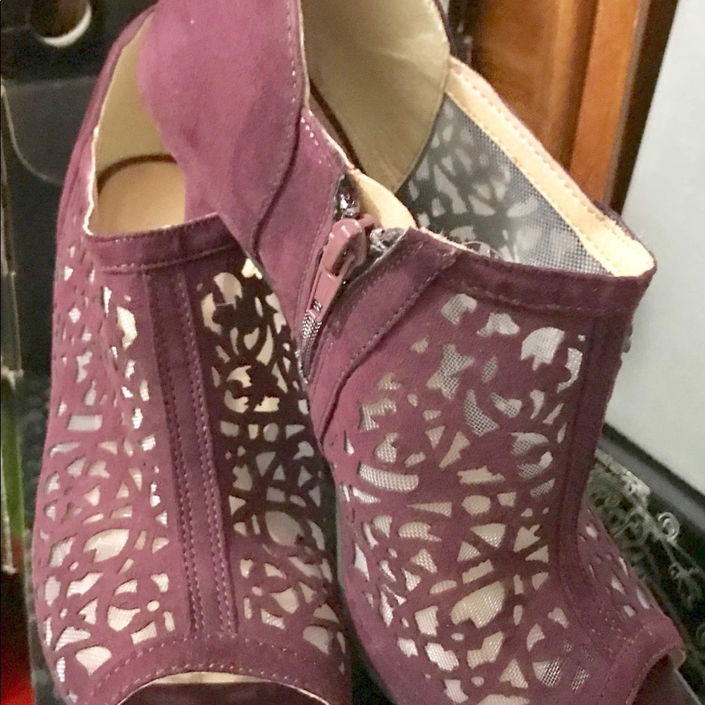 Shoes - Picture 4 of 7